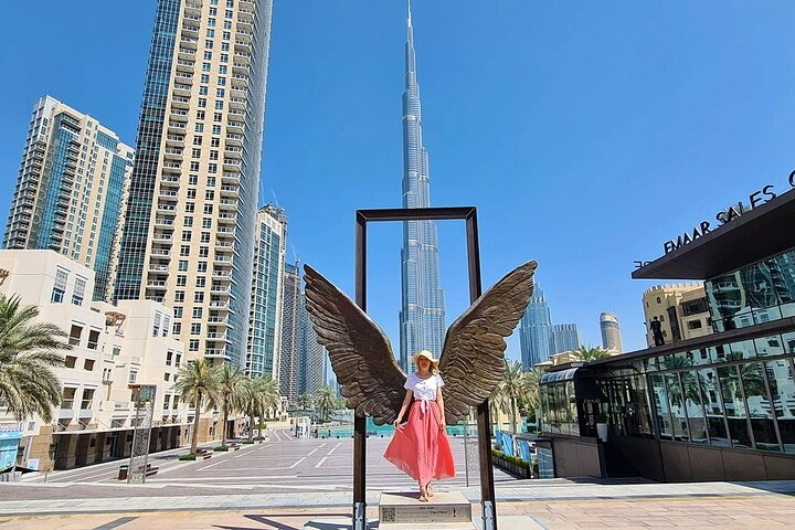 Discover Dubai's iconic skyline featuring the majestic Burj Khalifa as you enjoy unique photo opportunities and explore the city’s rich blend of modern architecture and cultural treasures.
